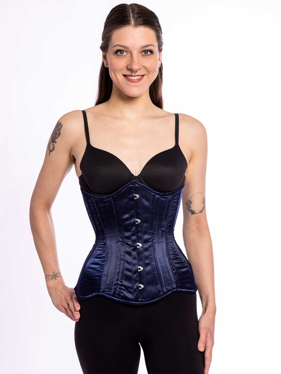 Does this corset sit properly on me? If anyone sees flaws with it